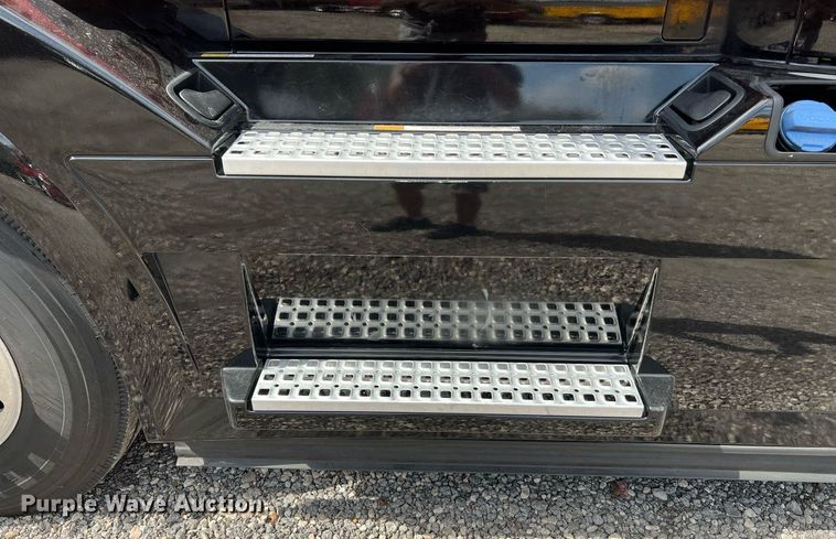 image for item DQ2226 2019 Volvo VN Series  semi truck