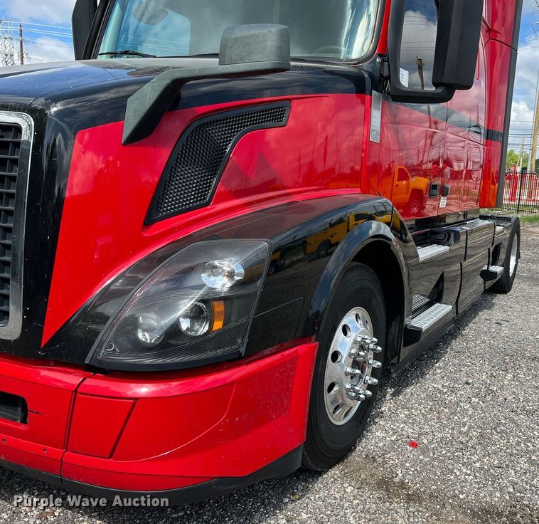 image for item DQ2226 2019 Volvo VN Series  semi truck