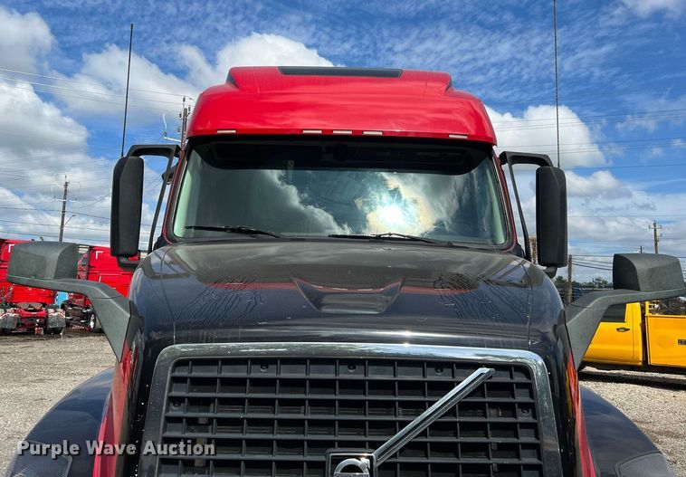image for item DQ2226 2019 Volvo VN Series  semi truck