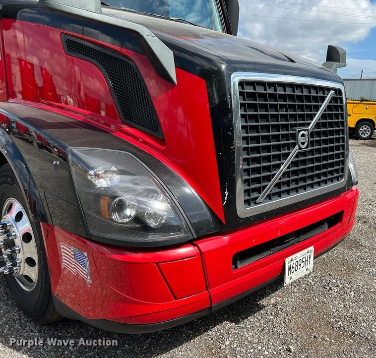 image for item DQ2226 2019 Volvo VN Series  semi truck