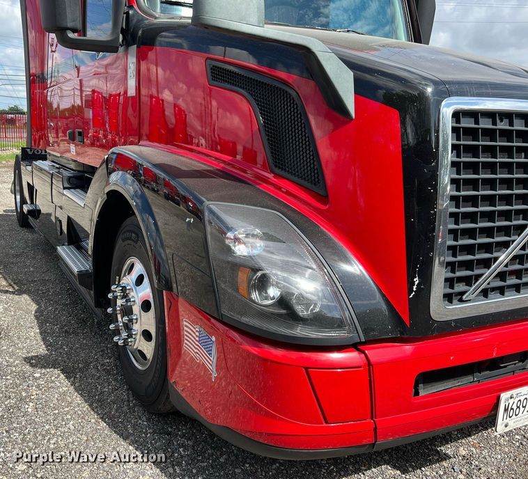 image for item DQ2226 2019 Volvo VN Series  semi truck