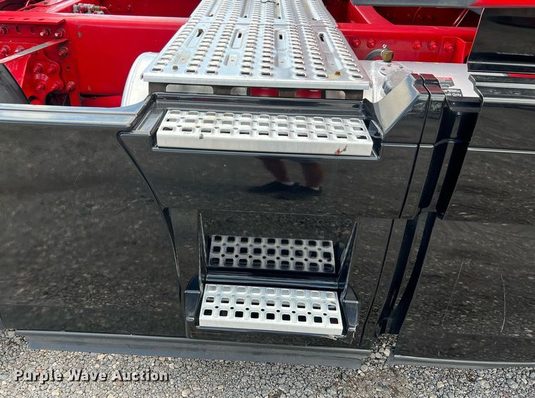 image for item DQ2226 2019 Volvo VN Series  semi truck