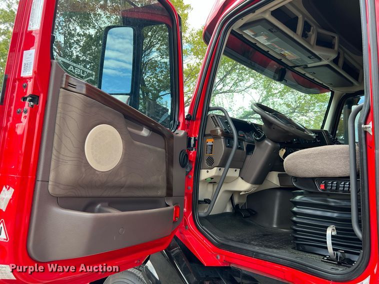 image for item DQ2226 2019 Volvo VN Series  semi truck