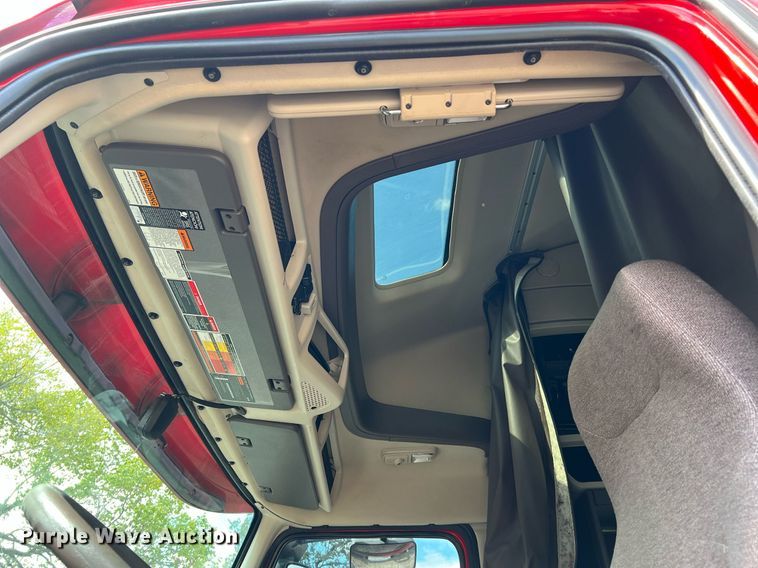 image for item DQ2226 2019 Volvo VN Series  semi truck