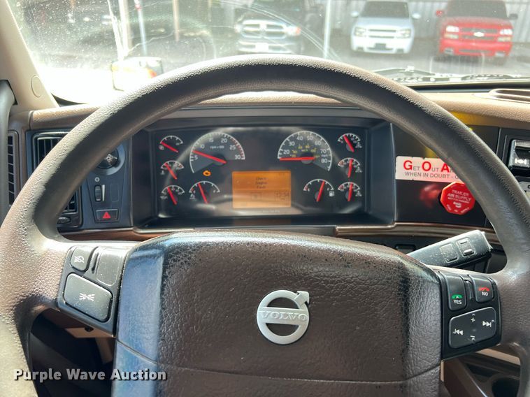 image for item DQ2226 2019 Volvo VN Series  semi truck