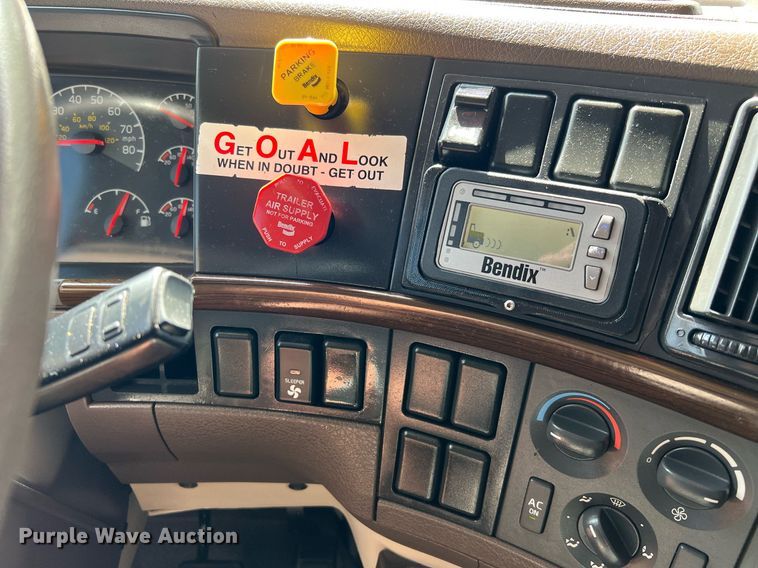 image for item DQ2226 2019 Volvo VN Series  semi truck