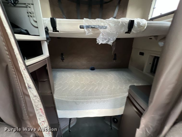 image for item DQ2226 2019 Volvo VN Series  semi truck