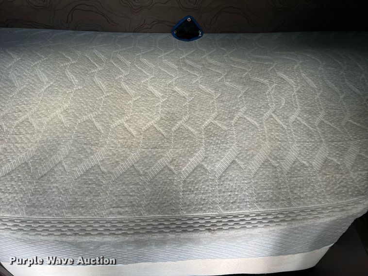 image for item DQ2226 2019 Volvo VN Series  semi truck