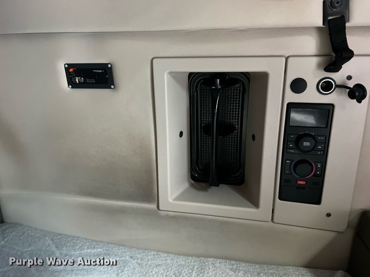 image for item DQ2226 2019 Volvo VN Series  semi truck