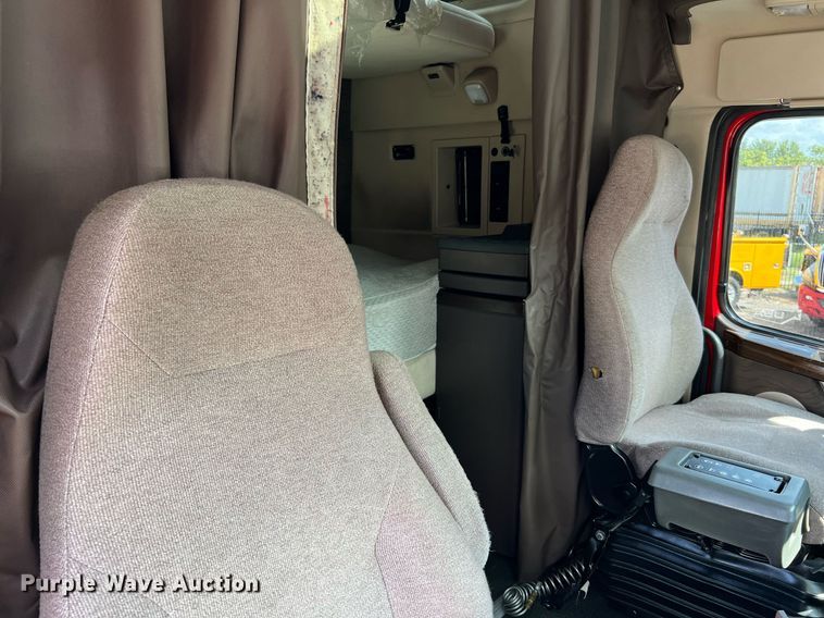 image for item DQ2226 2019 Volvo VN Series  semi truck