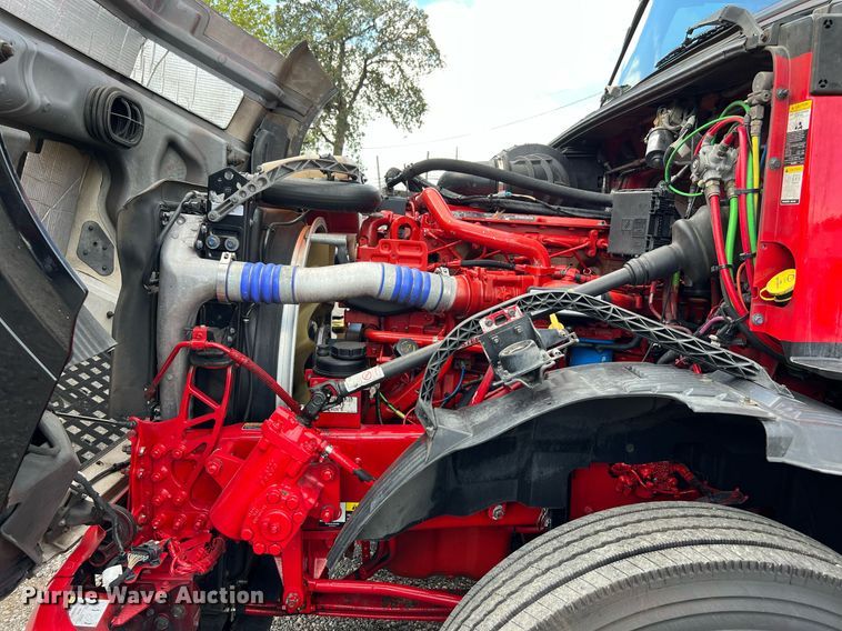 image for item DQ2226 2019 Volvo VN Series  semi truck