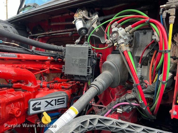 image for item DQ2226 2019 Volvo VN Series  semi truck