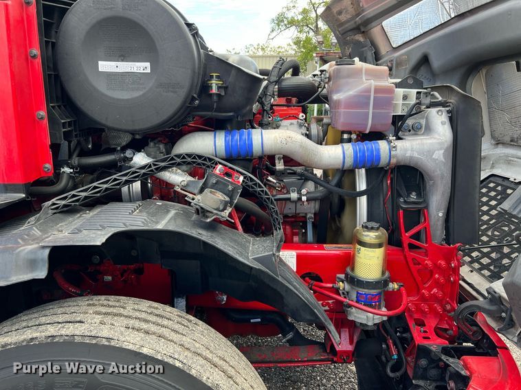 image for item DQ2226 2019 Volvo VN Series  semi truck