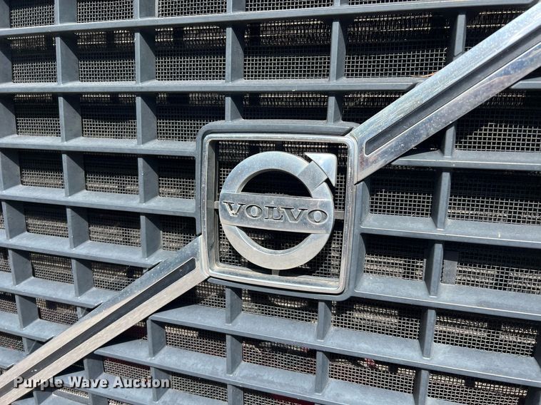 image for item DQ2226 2019 Volvo VN Series  semi truck