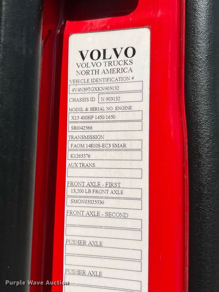 image for item DQ2226 2019 Volvo VN Series  semi truck