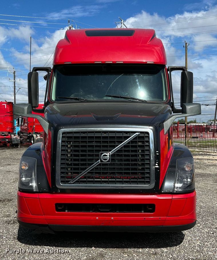 image for item DQ2227 2019 Volvo VN Series  semi truck