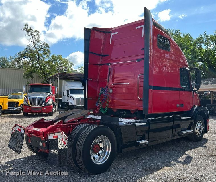 image for item DQ2227 2019 Volvo VN Series  semi truck