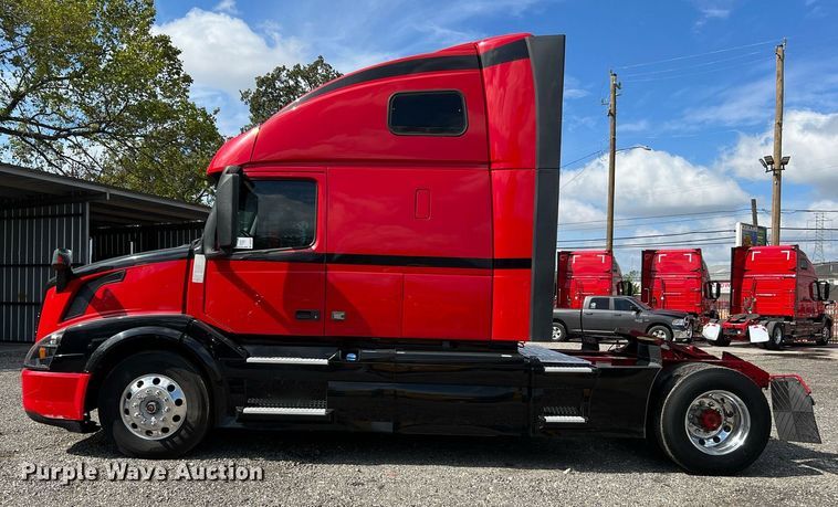 image for item DQ2227 2019 Volvo VN Series  semi truck