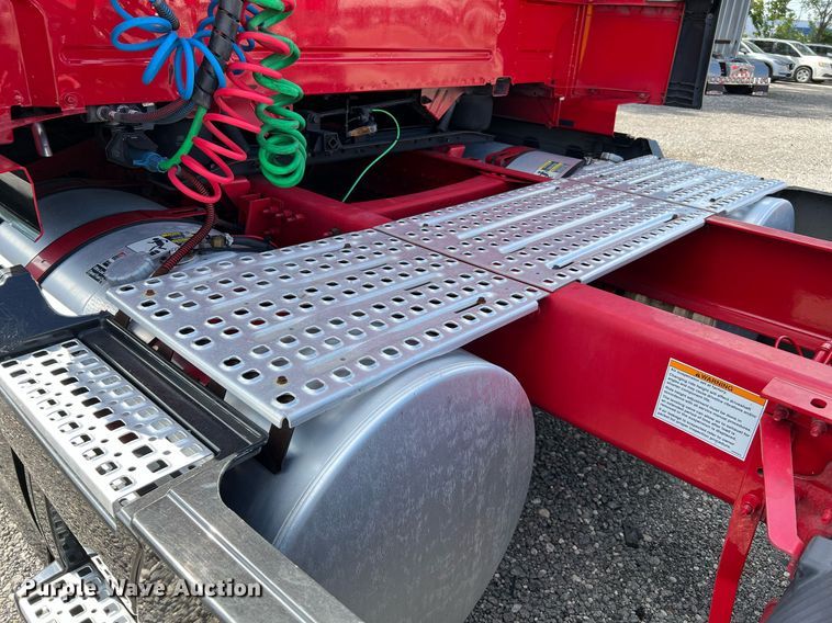 image for item DQ2227 2019 Volvo VN Series  semi truck