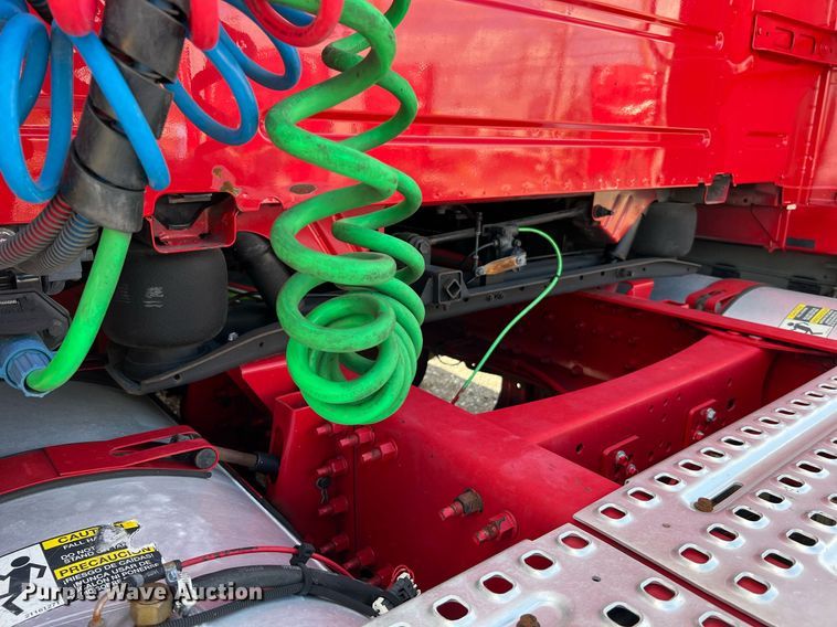 image for item DQ2227 2019 Volvo VN Series  semi truck