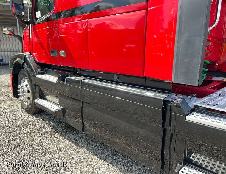 image for item DQ2227 2019 Volvo VN Series  semi truck