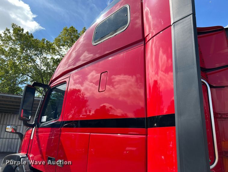 image for item DQ2227 2019 Volvo VN Series  semi truck