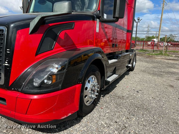 image for item DQ2227 2019 Volvo VN Series  semi truck