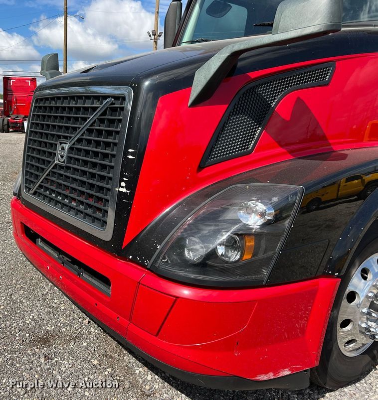 image for item DQ2227 2019 Volvo VN Series  semi truck