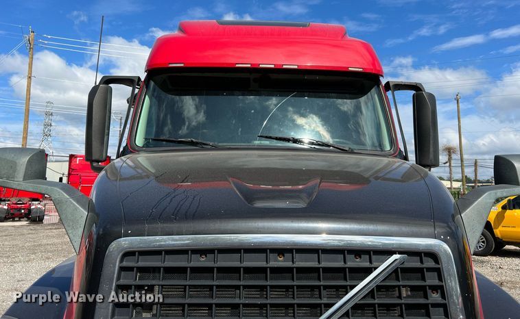 image for item DQ2227 2019 Volvo VN Series  semi truck