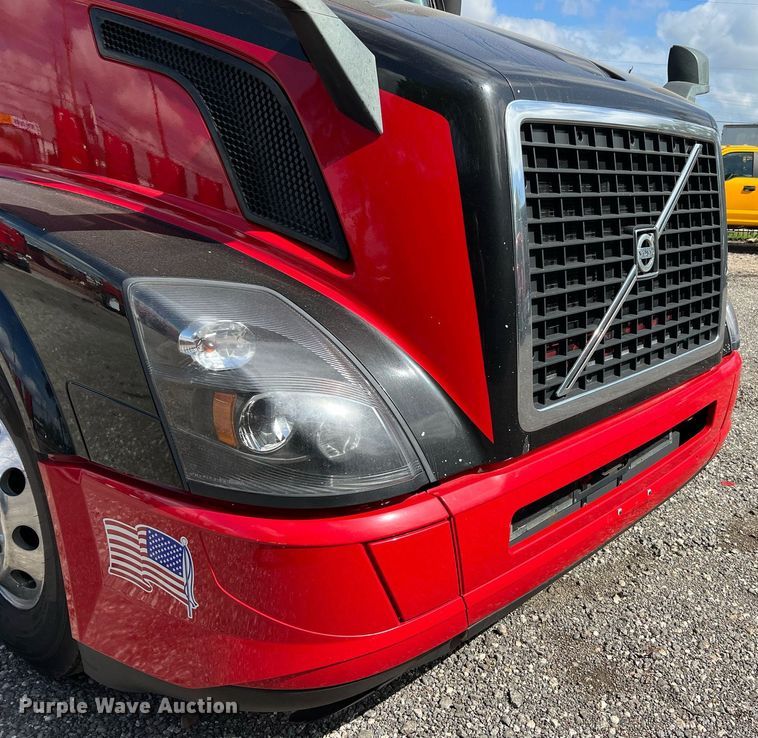image for item DQ2227 2019 Volvo VN Series  semi truck