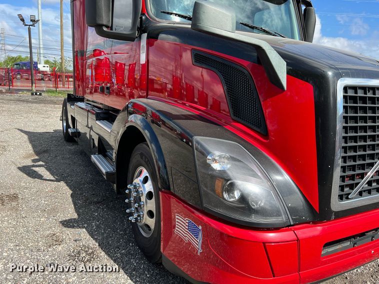 image for item DQ2227 2019 Volvo VN Series  semi truck