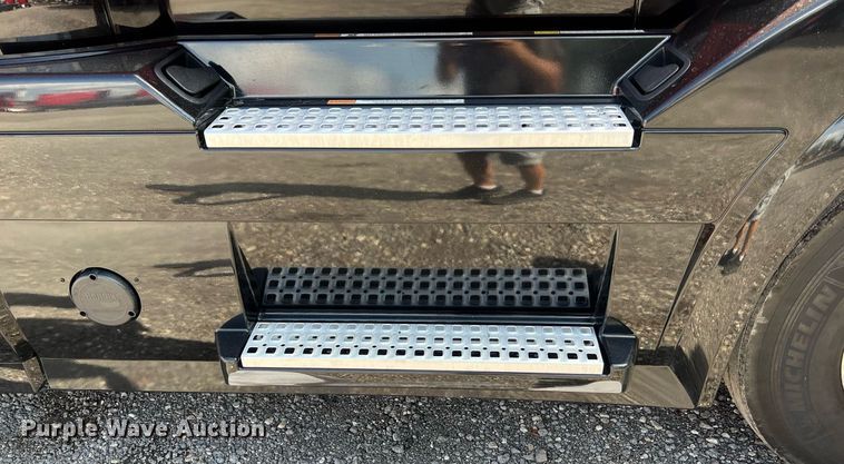 image for item DQ2227 2019 Volvo VN Series  semi truck