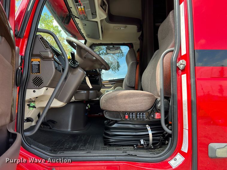 image for item DQ2227 2019 Volvo VN Series  semi truck