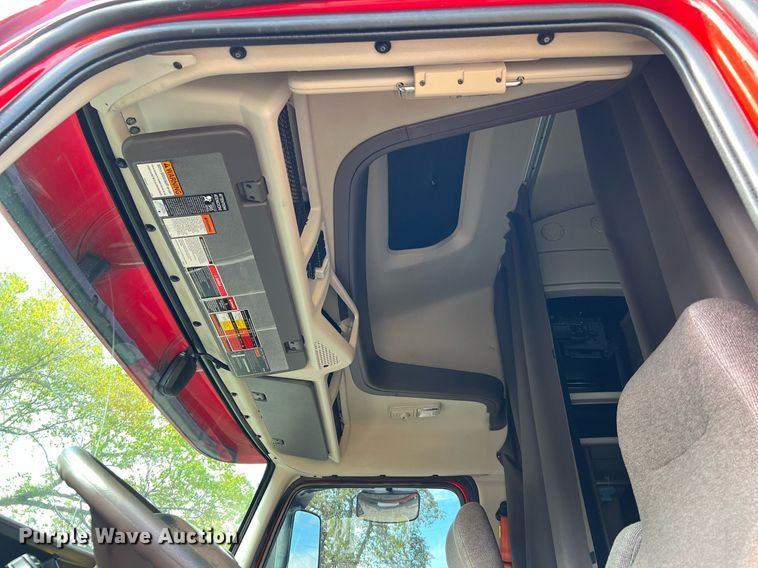 image for item DQ2227 2019 Volvo VN Series  semi truck