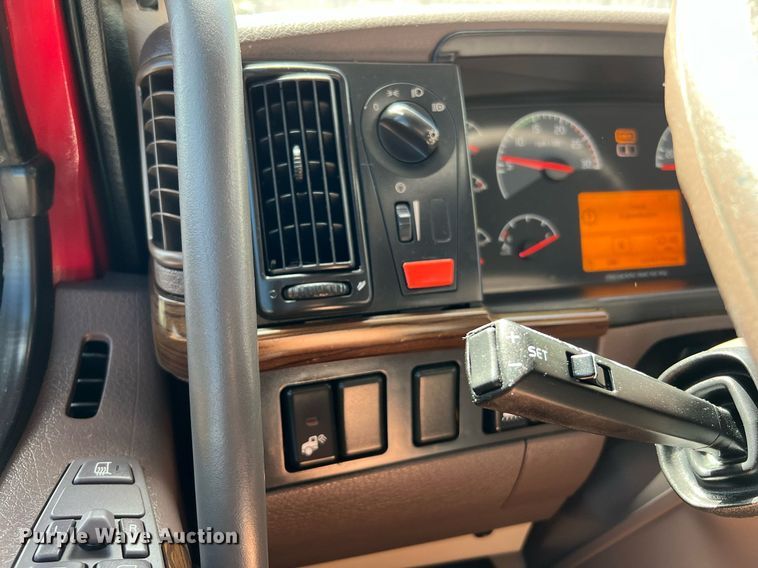 image for item DQ2227 2019 Volvo VN Series  semi truck