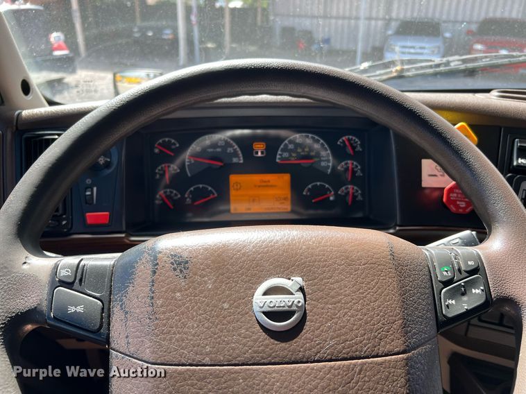 image for item DQ2227 2019 Volvo VN Series  semi truck