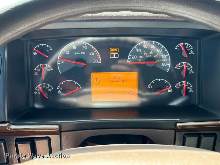 image for item DQ2227 2019 Volvo VN Series  semi truck