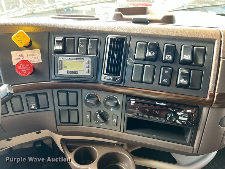 image for item DQ2227 2019 Volvo VN Series  semi truck