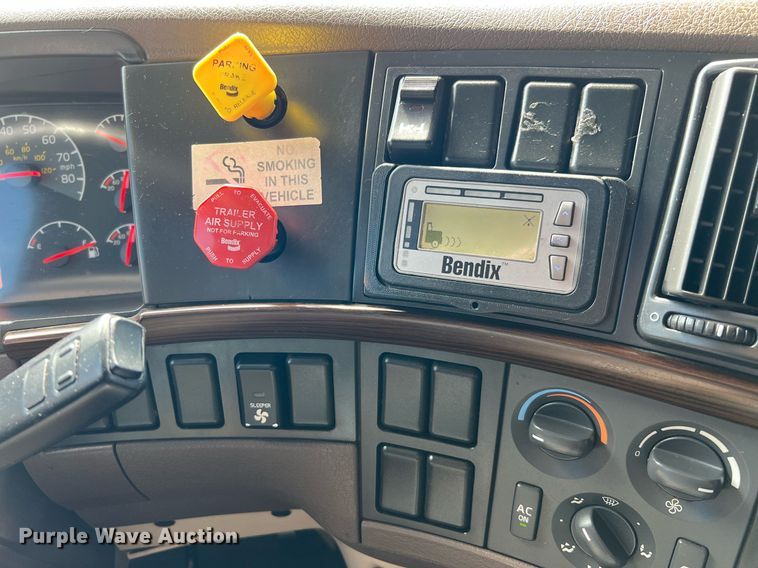 image for item DQ2227 2019 Volvo VN Series  semi truck