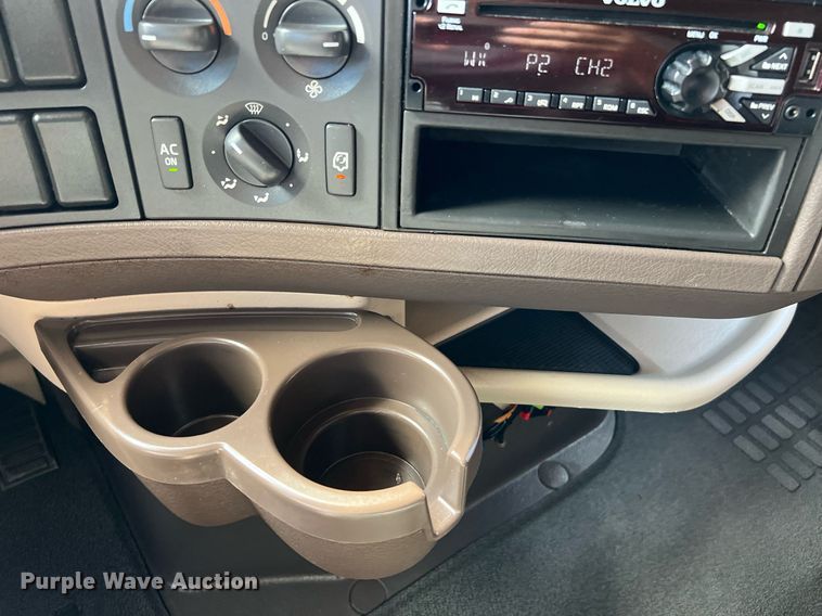 image for item DQ2227 2019 Volvo VN Series  semi truck