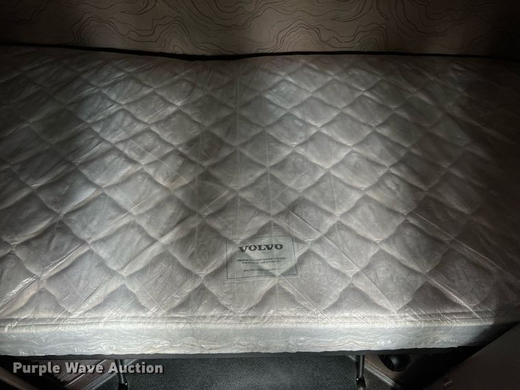 image for item DQ2227 2019 Volvo VN Series  semi truck