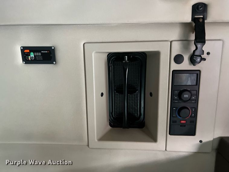 image for item DQ2227 2019 Volvo VN Series  semi truck