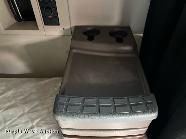 image for item DQ2227 2019 Volvo VN Series  semi truck