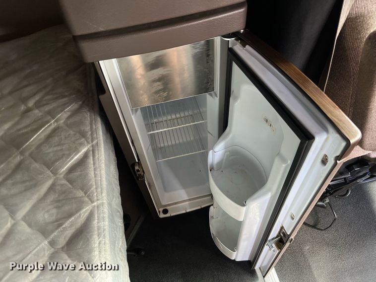 image for item DQ2227 2019 Volvo VN Series  semi truck