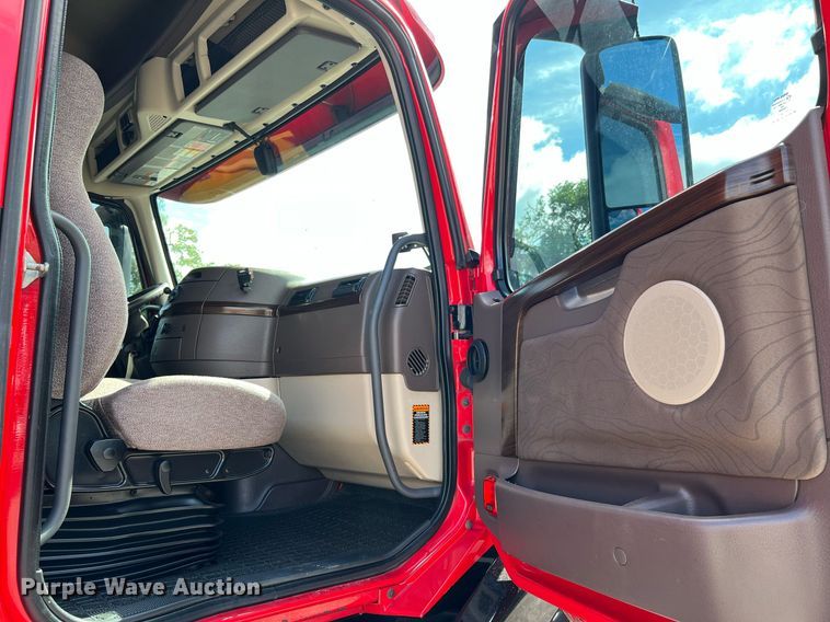 image for item DQ2227 2019 Volvo VN Series  semi truck