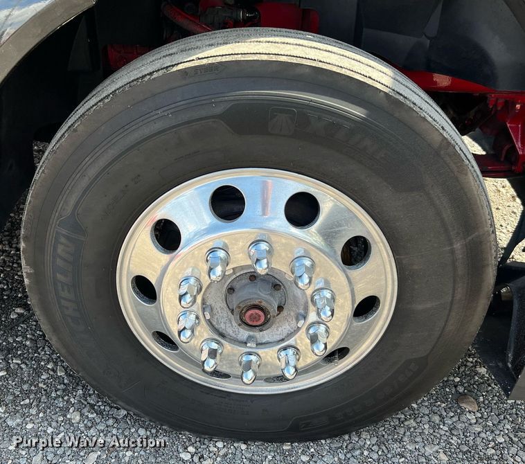 image for item DQ2227 2019 Volvo VN Series  semi truck