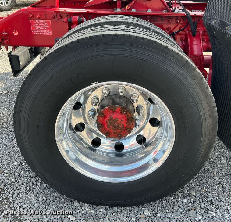 image for item DQ2227 2019 Volvo VN Series  semi truck