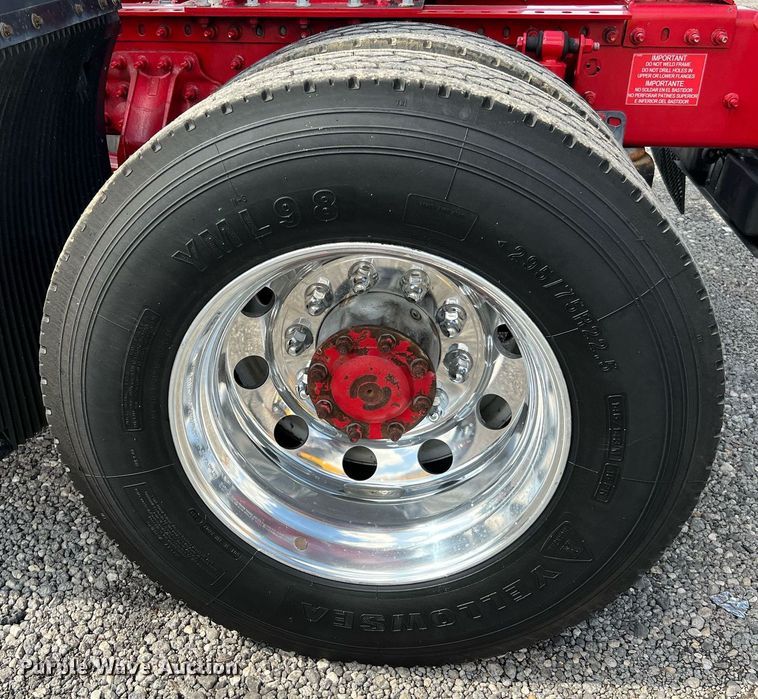 image for item DQ2227 2019 Volvo VN Series  semi truck