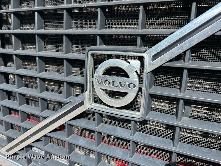 image for item DQ2227 2019 Volvo VN Series  semi truck