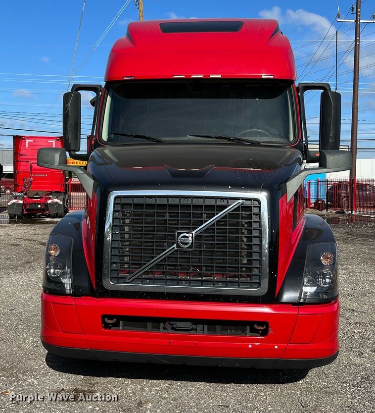 image for item DQ2228 2019 Volvo VN Series  semi truck